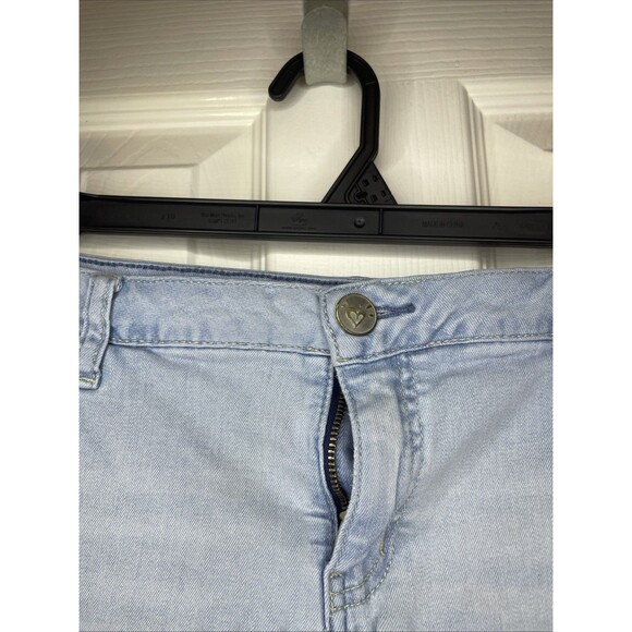 Justice JuniorPlus Size 20 Light Wash Distressed Jean Shorts Stretchy Rolled Hem - Picture 4 of 9